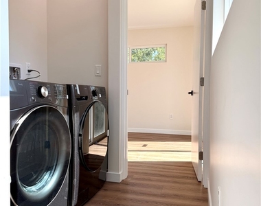 18756 Cohasset Street - Photo Thumbnail 11
