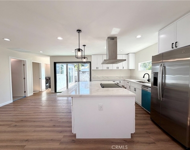 18756 Cohasset Street - Photo Thumbnail 4