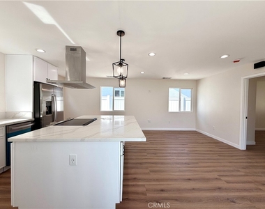18756 Cohasset Street - Photo Thumbnail 3