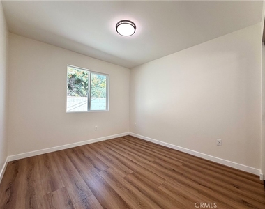 18756 Cohasset Street - Photo Thumbnail 10