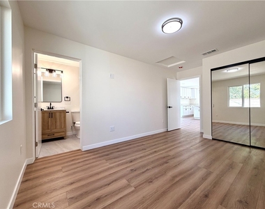 18756 Cohasset Street - Photo Thumbnail 6