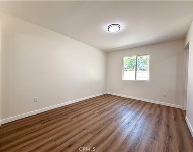 18756 Cohasset Street - Photo Thumbnail 7