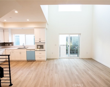 1187 Crenshaw Boulevard - Photo Thumbnail 8