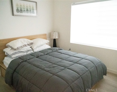 1187 Crenshaw Boulevard - Photo Thumbnail 2