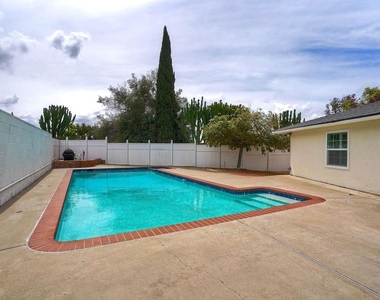 2511 Meadow Lark Dr. - Photo Thumbnail 14