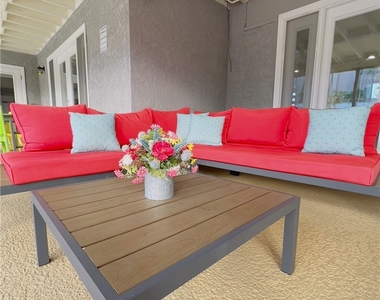 1331 S Sunrise Way - Photo Thumbnail 27