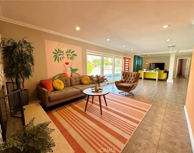 1331 S Sunrise Way - Photo Thumbnail 5