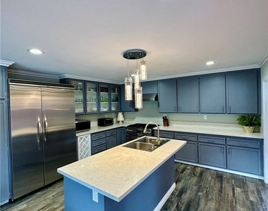 1331 S Sunrise Way - Photo Thumbnail 11