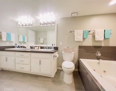 1331 S Sunrise Way - Photo Thumbnail 15