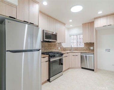 323 N Louise Street - Photo Thumbnail 5