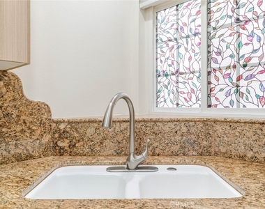 323 N Louise Street - Photo Thumbnail 6