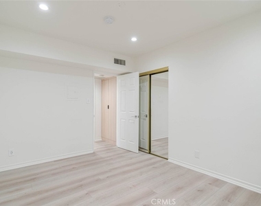 323 N Louise Street - Photo Thumbnail 9