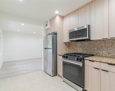 323 N Louise Street - Photo Thumbnail 7