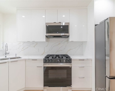 323 N Louise Street - Photo Thumbnail 7