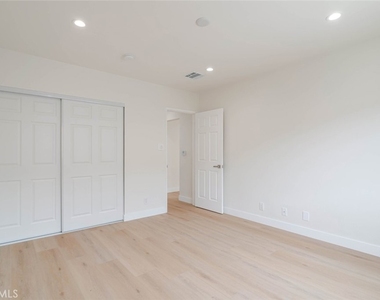 323 N Louise Street - Photo Thumbnail 12