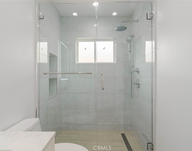 323 N Louise Street - Photo Thumbnail 15