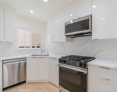 323 N Louise Street - Photo Thumbnail 8