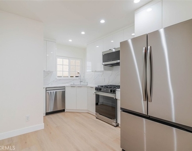 323 N Louise Street - Photo Thumbnail 5