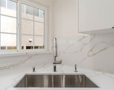 323 N Louise Street - Photo Thumbnail 6