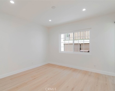 323 N Louise Street - Photo Thumbnail 9