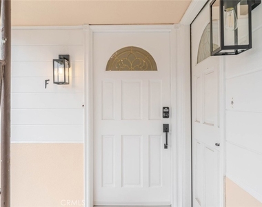 323 N Louise Street - Photo Thumbnail 1