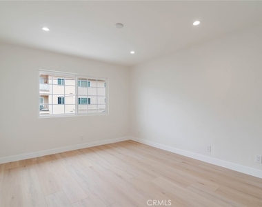 323 N Louise Street - Photo Thumbnail 11
