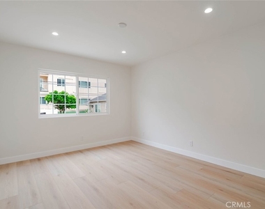 323 N Louise - Photo Thumbnail 11