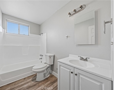 1308 E Oaks Street - Photo Thumbnail 13