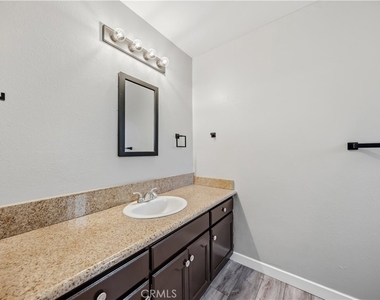 1308 E Oaks Street - Photo Thumbnail 17