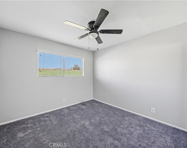 1308 E Oaks Street - Photo Thumbnail 12