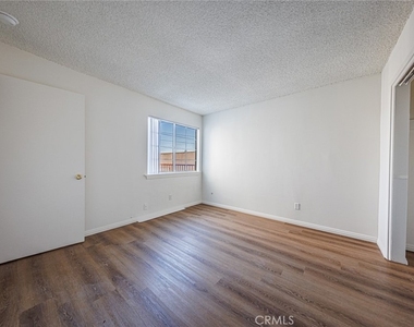810 E Grand Ave - Photo Thumbnail 16
