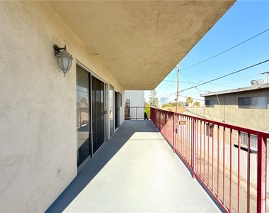 810 E Grand Ave - Photo Thumbnail 31