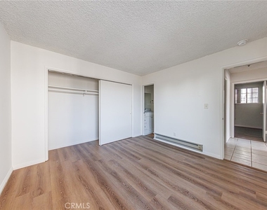 810 E Grand Ave - Photo Thumbnail 18
