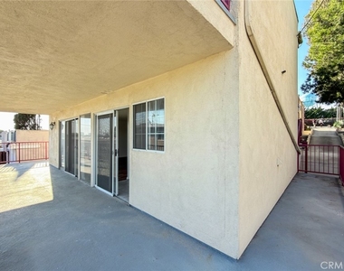 810 E Grand Ave - Photo Thumbnail 28