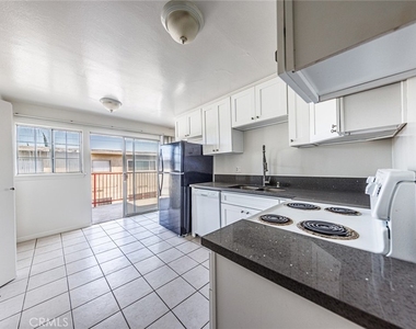 810 E Grand Ave - Photo Thumbnail 1
