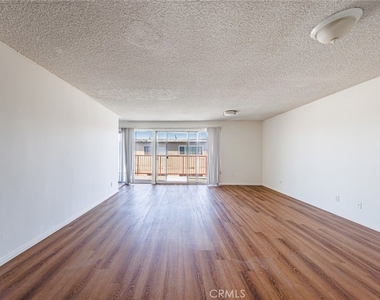 810 E Grand Ave - Photo Thumbnail 9