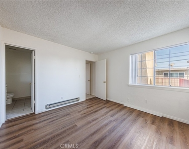 810 E Grand Ave - Photo Thumbnail 17