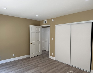 219 E Maple Street - Photo Thumbnail 11