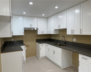 219 E Maple Street - Photo Thumbnail 4