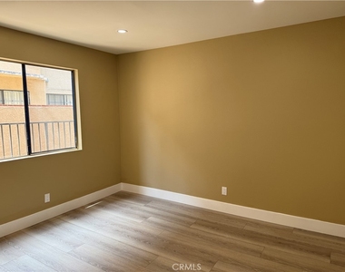 219 E Maple Street - Photo Thumbnail 10