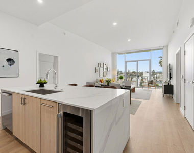 8500 Burton Way - Photo Thumbnail 8