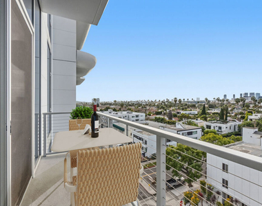 8500 Burton Way - Photo Thumbnail 14