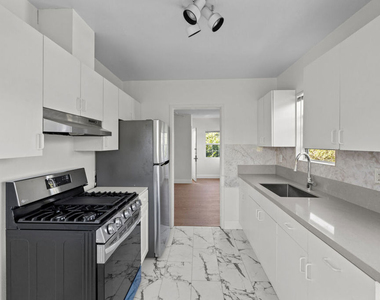 2528 1/2 Military Avenue - Photo Thumbnail 8