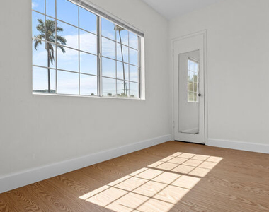 2528 1/2 Military Avenue - Photo Thumbnail 6