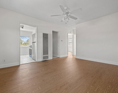 2528 1/2 Military Avenue - Photo Thumbnail 9