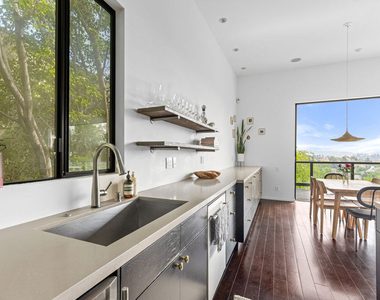 2300 Ronda Vista Drive - Photo Thumbnail 7