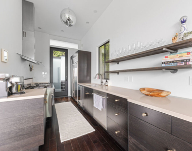 2300 Ronda Vista Drive - Photo Thumbnail 6