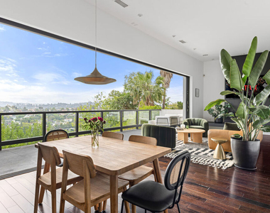 2300 Ronda Vista Drive - Photo Thumbnail 2