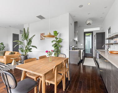 2300 Ronda Vista Drive - Photo Thumbnail 4