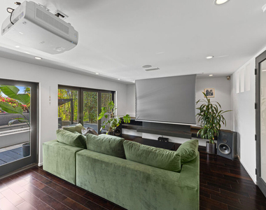 2300 Ronda Vista Drive - Photo Thumbnail 14